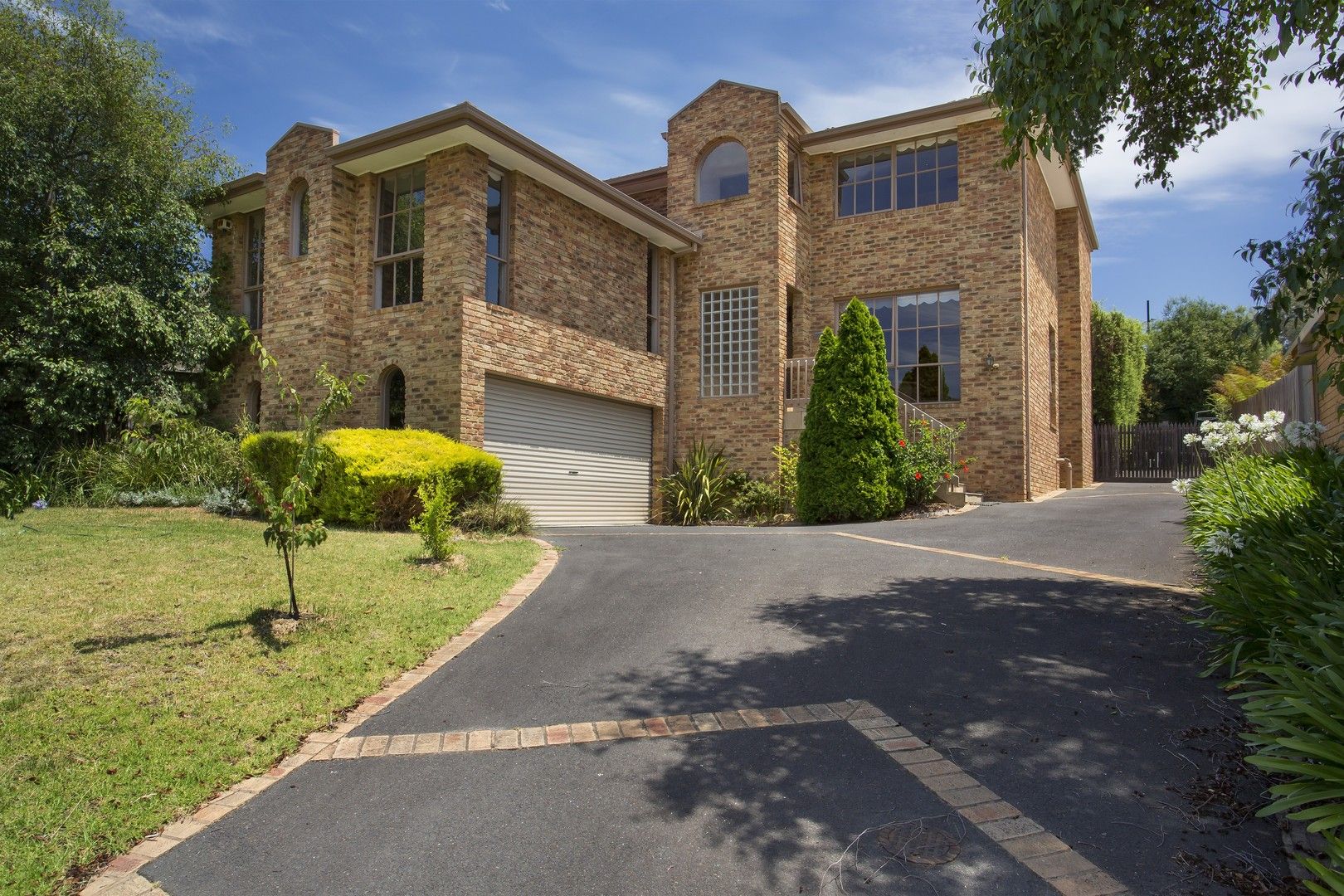 5 bedrooms House in 3 Ungara Close ELTHAM NORTH VIC, 3095