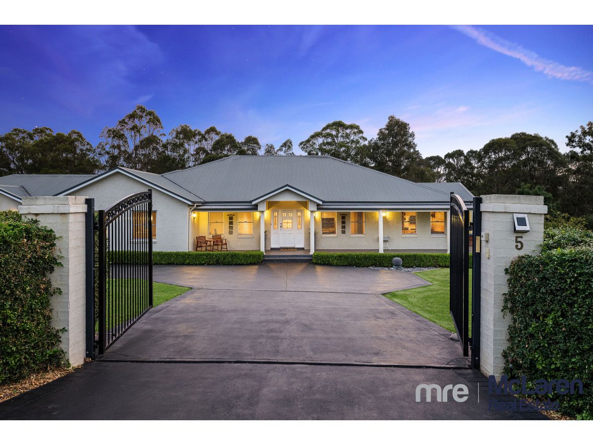 5 Benwerrin Crescent, Grasmere NSW 2570, Image 2