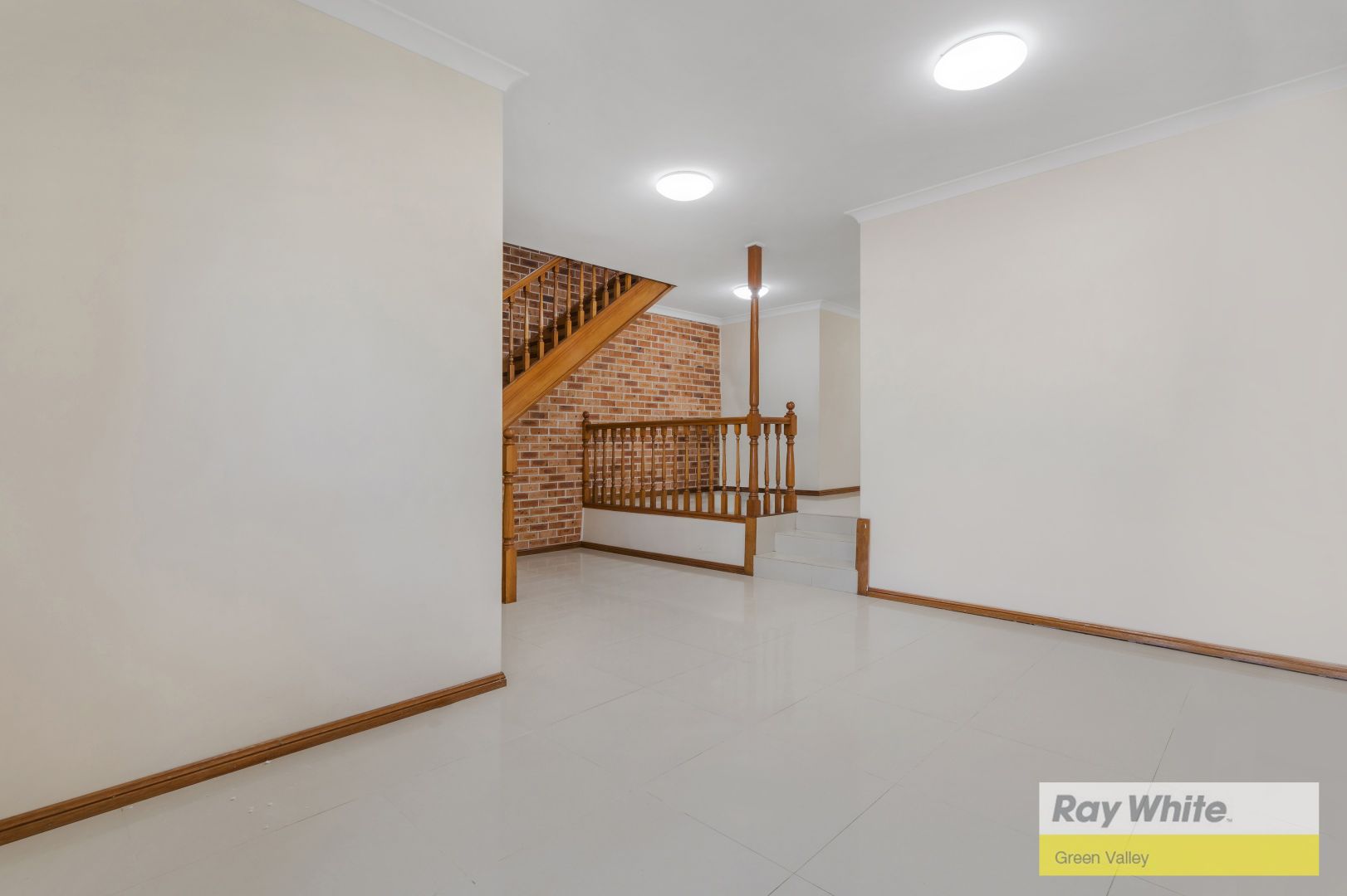 2/3 Claremont Crescent, Hinchinbrook NSW 2168, Image 2