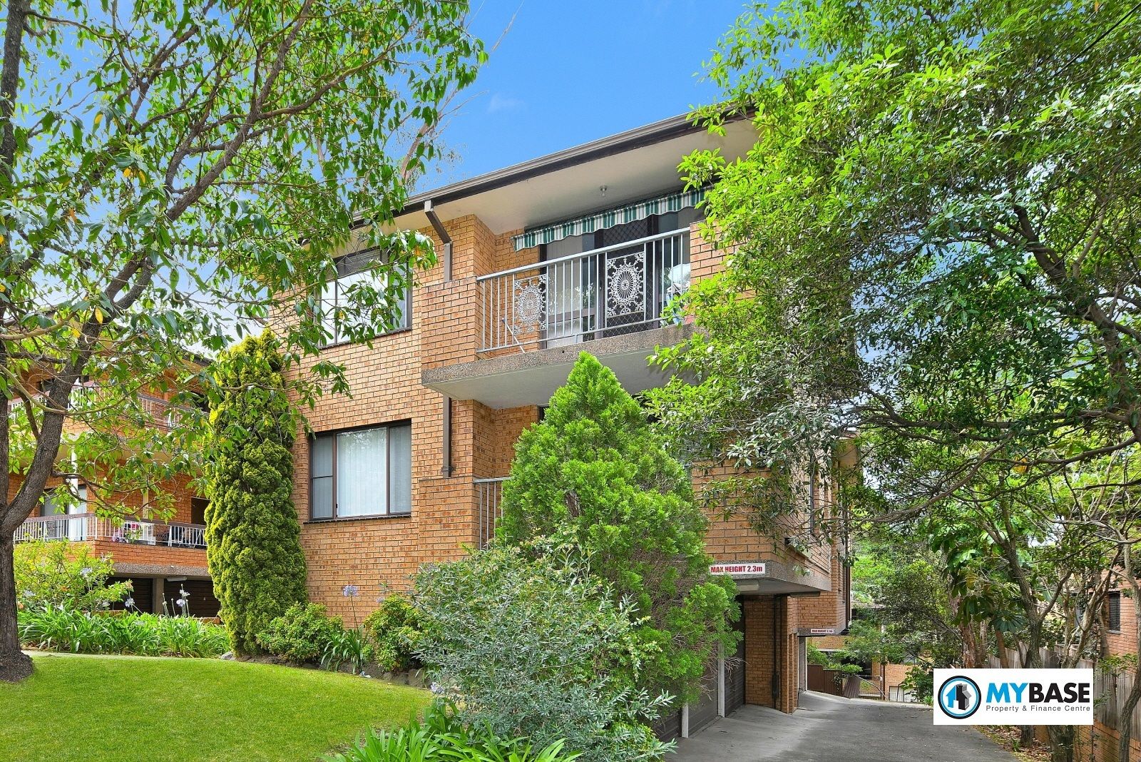 2 bedrooms Apartment / Unit / Flat in At/8 Hillcrest Ave HURSTVILLE NSW, 2220