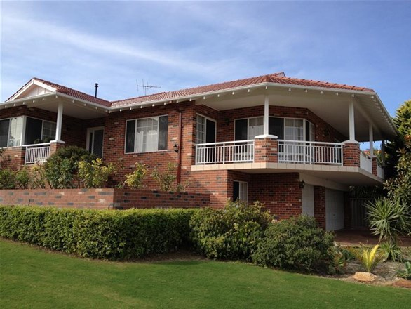 2 De Rouen Rise, Sorrento WA 6020