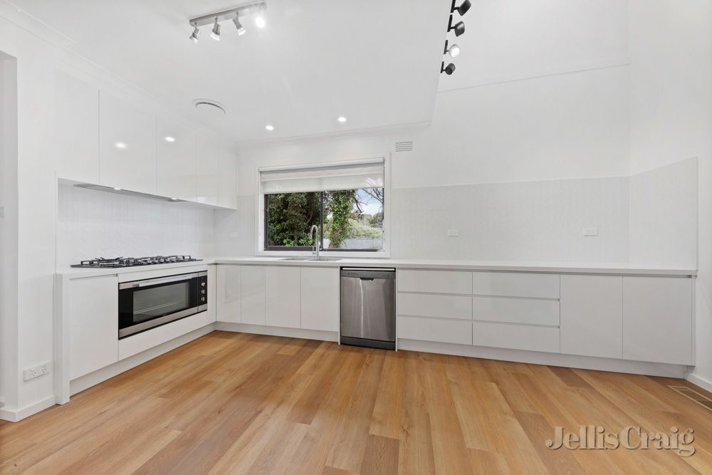 5 bedrooms House in 39 Castleton Road VIEWBANK VIC, 3084