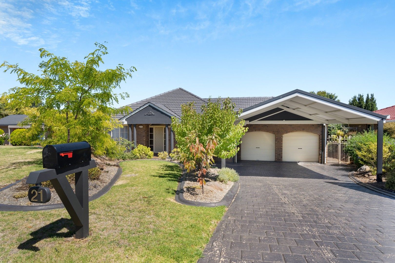 4 bedrooms House in 21 Lapwing Street HALLETT COVE SA, 5158