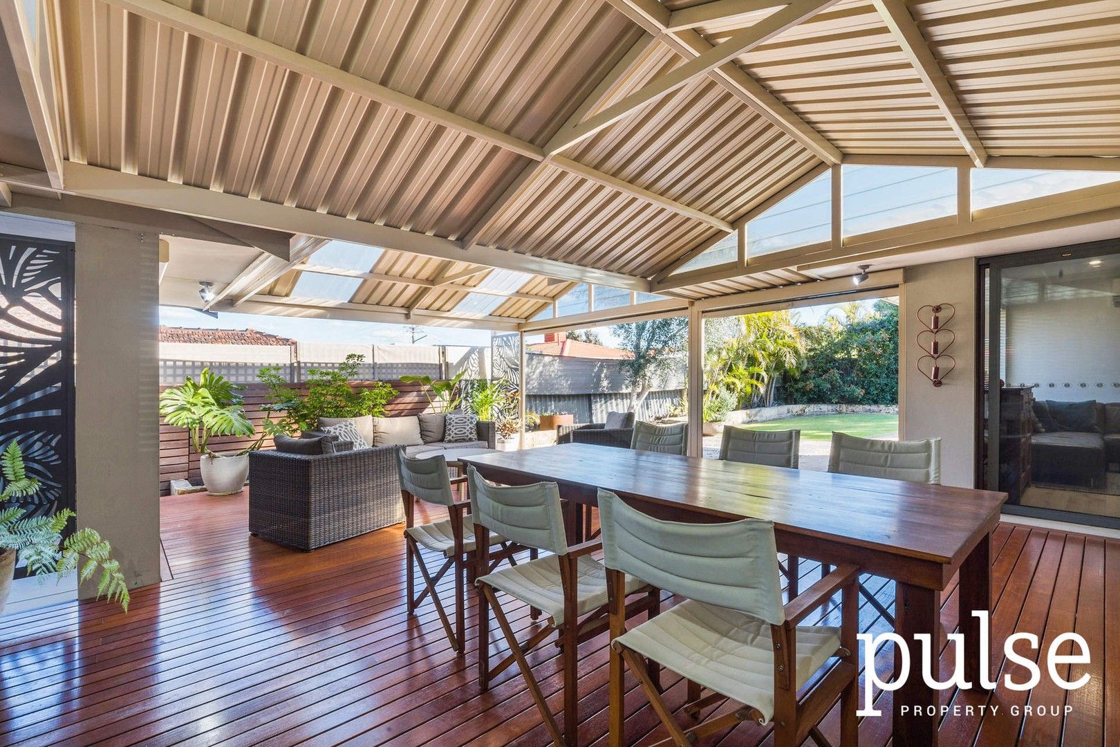 5 bedrooms House in 4 Christopher Close WILLETTON WA, 6155