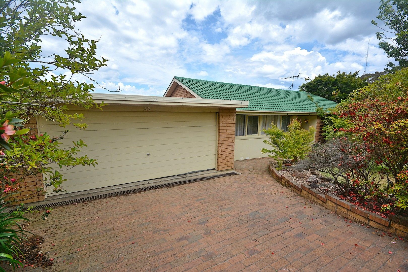 32 Buena Vista Avenue, Wentworth Falls NSW 2782 Semidetached For
