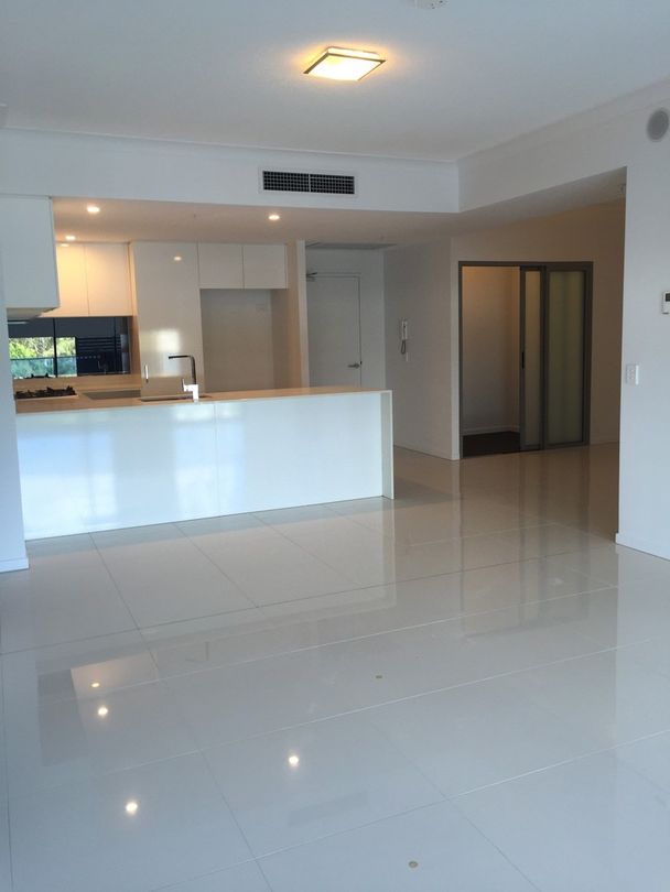 2 bedrooms Apartment / Unit / Flat in 1207/5 Harbourside Court BIGGERA WATERS QLD, 4216