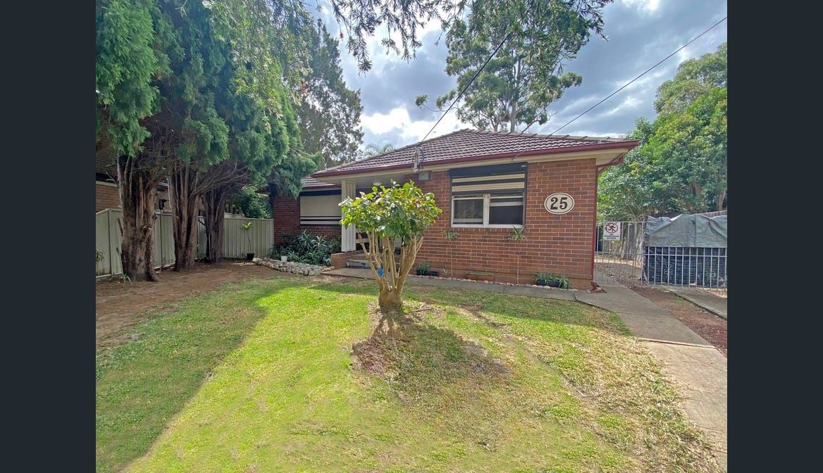 4 bedrooms House in 25 Coorabin Place RIVERWOOD NSW, 2210