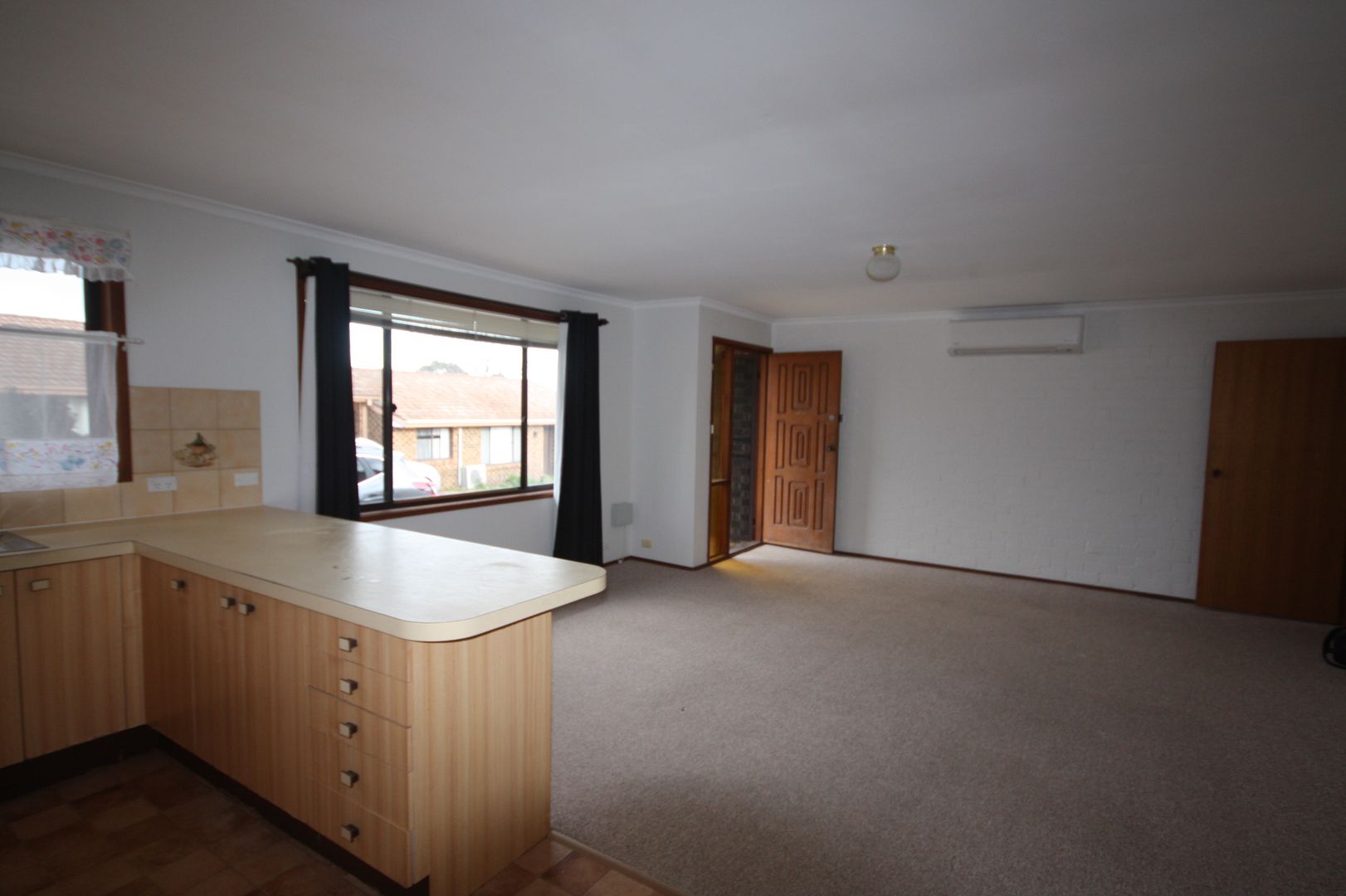 Unit 10/63 Macquoid St, Queanbeyan East NSW 2620, Image 2