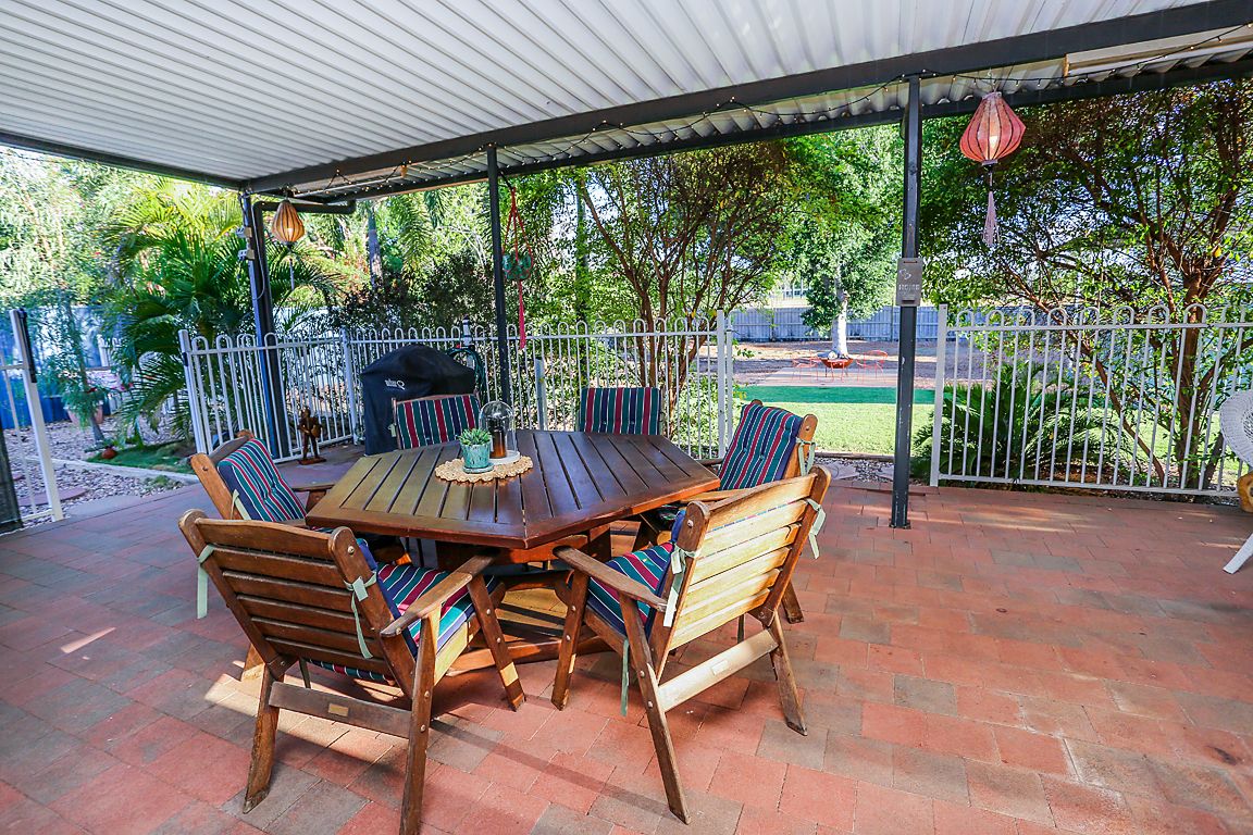 20 Moore Crescent, Mornington QLD 4825