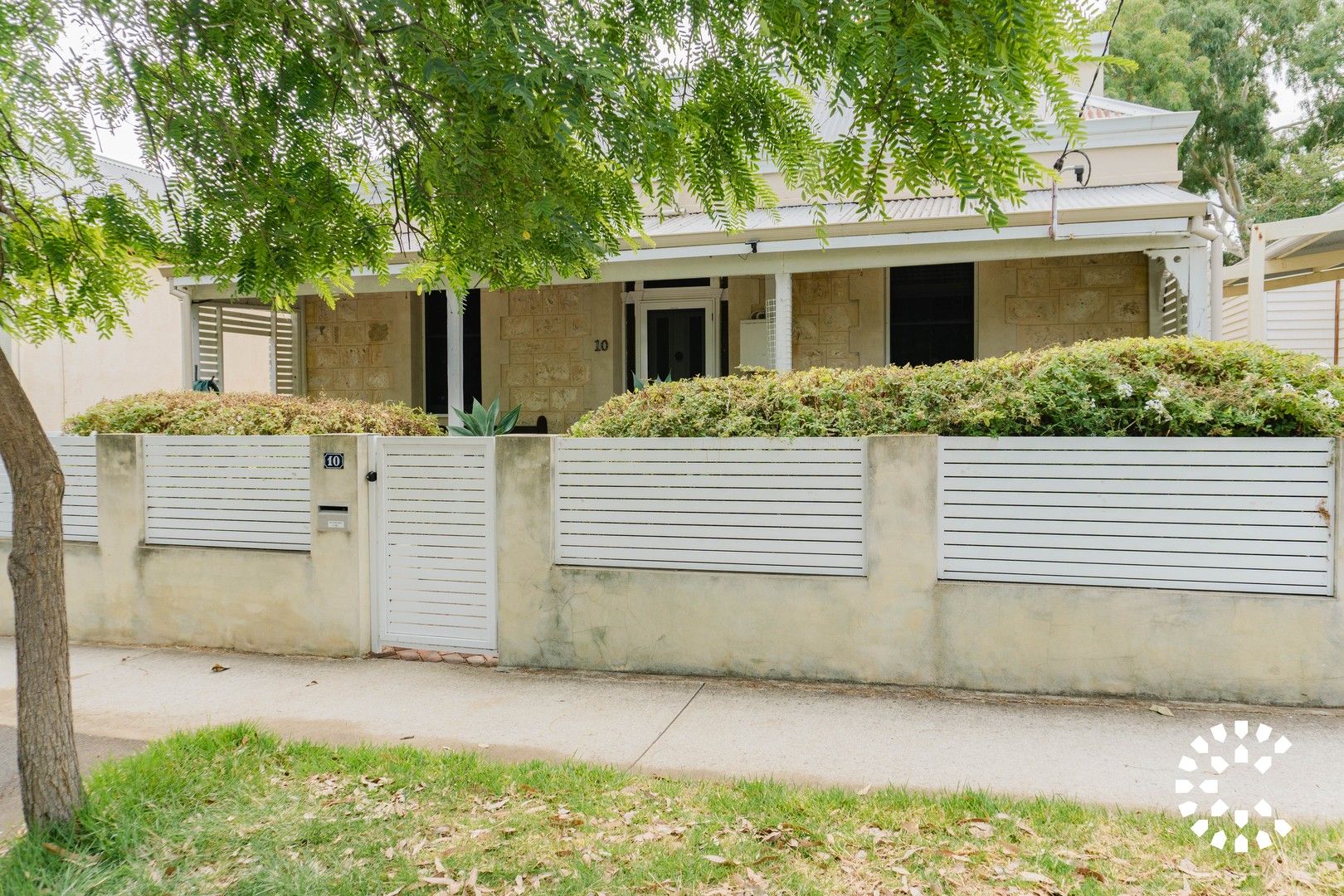 5 bedrooms House in 10 Pilbarra Street WHITE GUM VALLEY WA, 6162