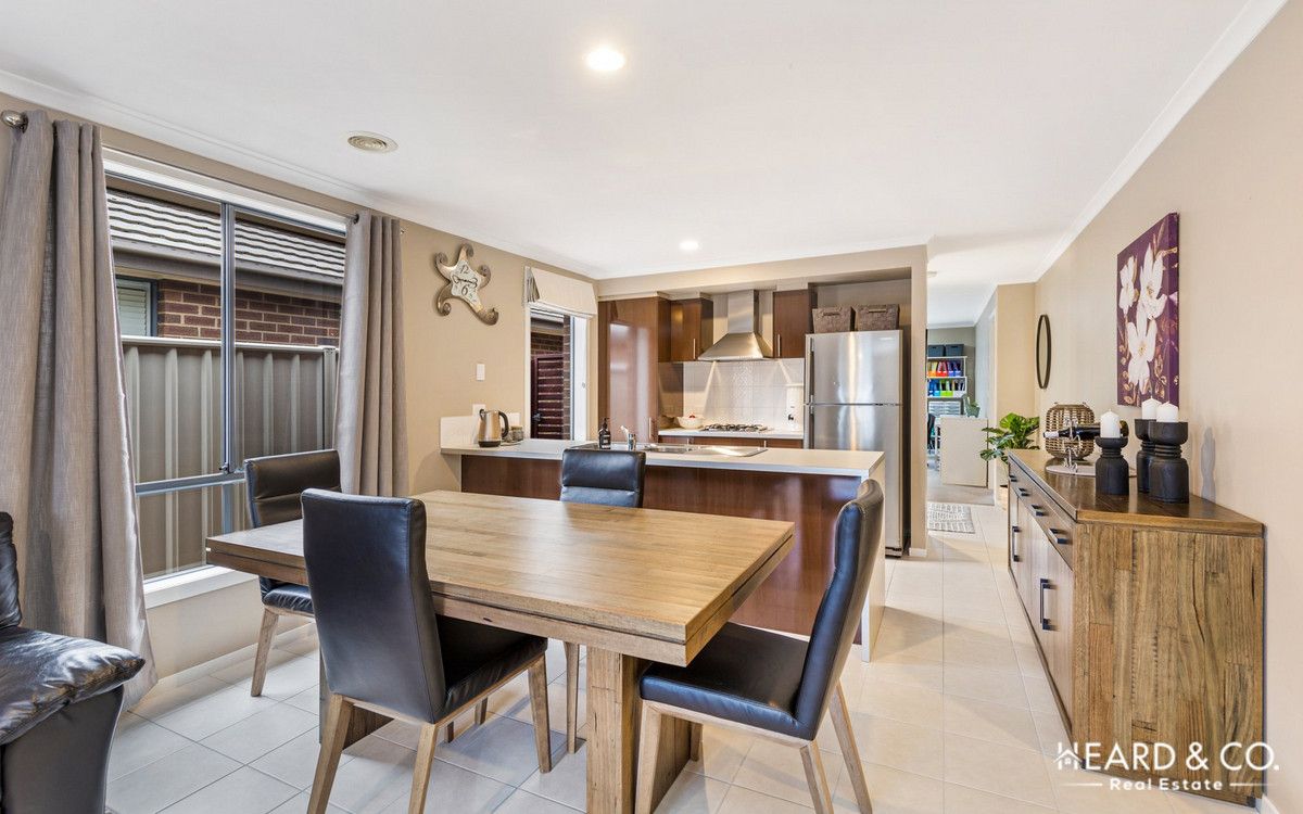 2/4-6 Greenview Circuit, Epsom VIC 3551, Image 2