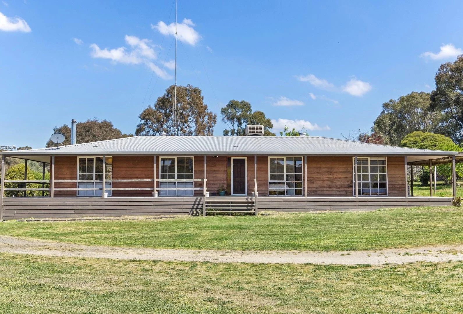17 Matthews Road, Heathcote VIC 3523