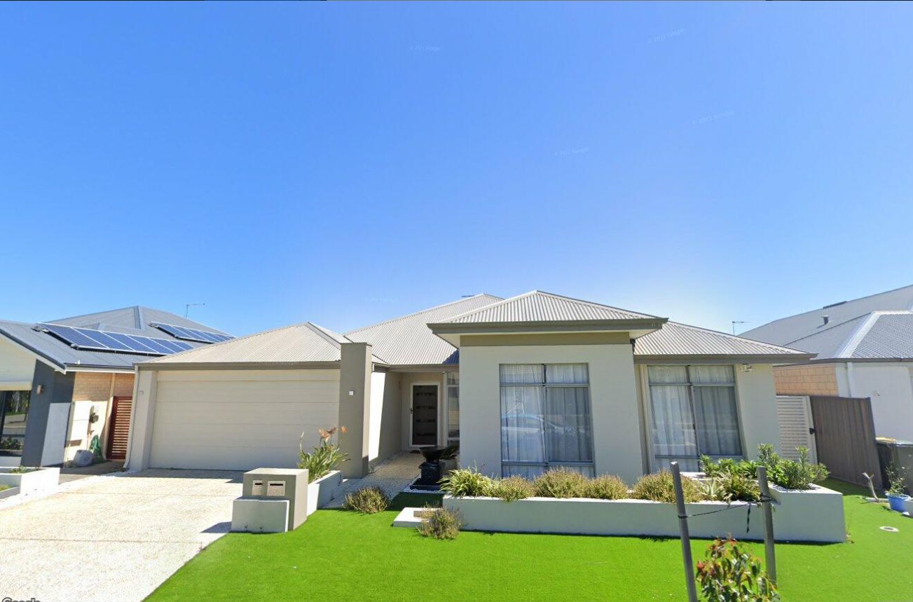 4 bedrooms House in 7 Hickman Drive PIARA WATERS WA, 6112
