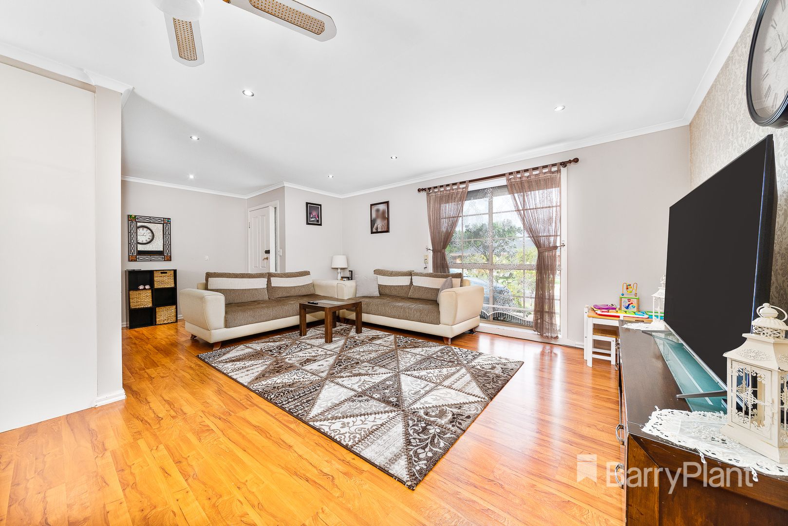 18 Papworth Place, Meadow Heights VIC 3048, Image 2