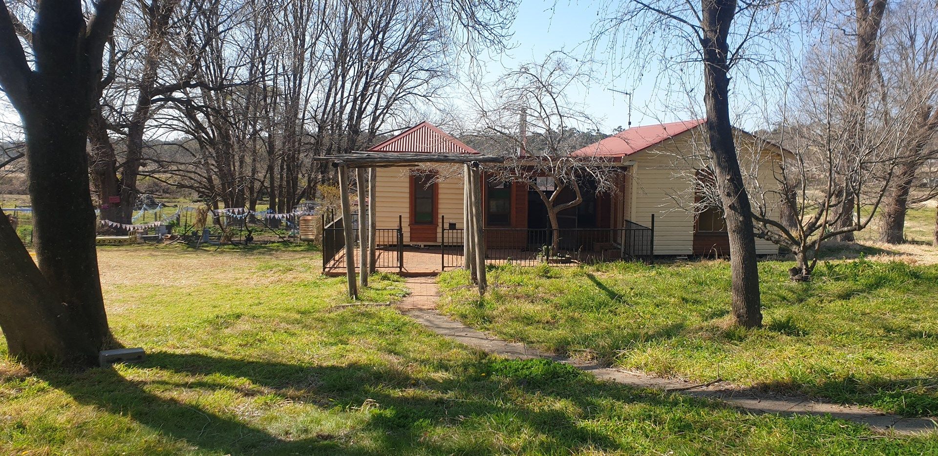 2 bedrooms House in 11b Braund Street ARMIDALE NSW, 2350