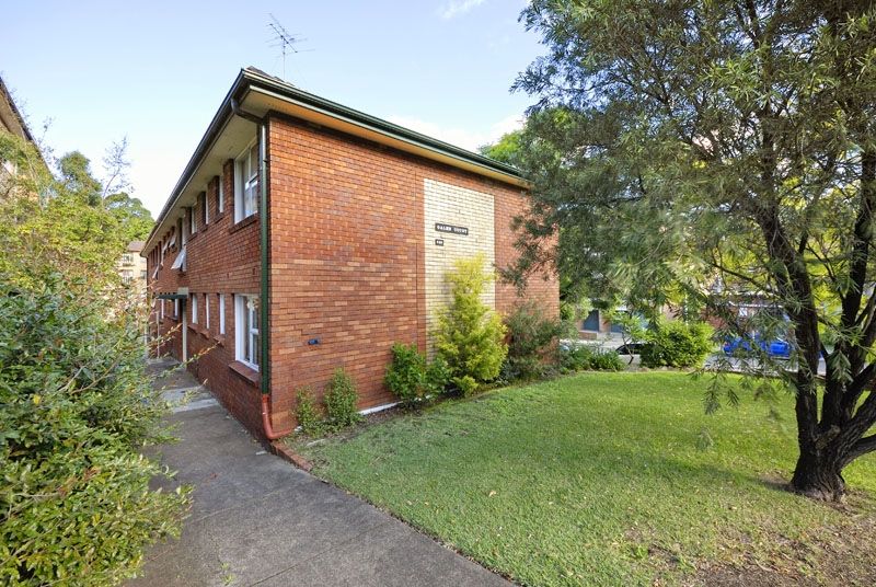 2 bedrooms Apartment / Unit / Flat in 2/522 Railway Pde HURSTVILLE NSW, 2220
