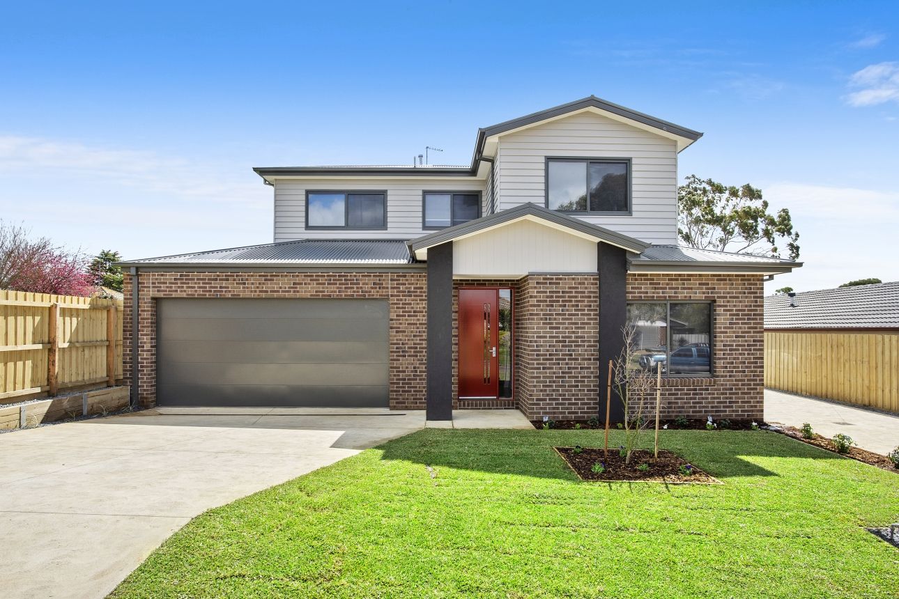 4 bedrooms Townhouse in 32B Gwyther Road HIGHTON VIC, 3216