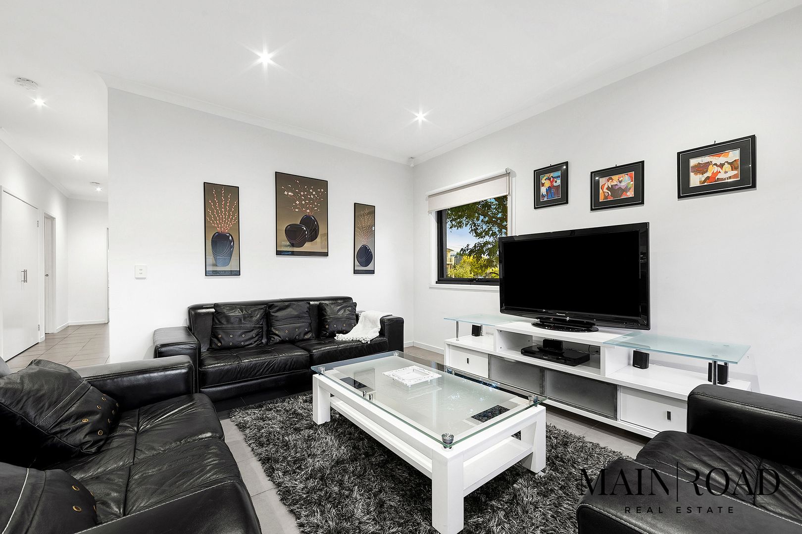 15 Elsternwick Street, Caroline Springs VIC 3023, Image 2