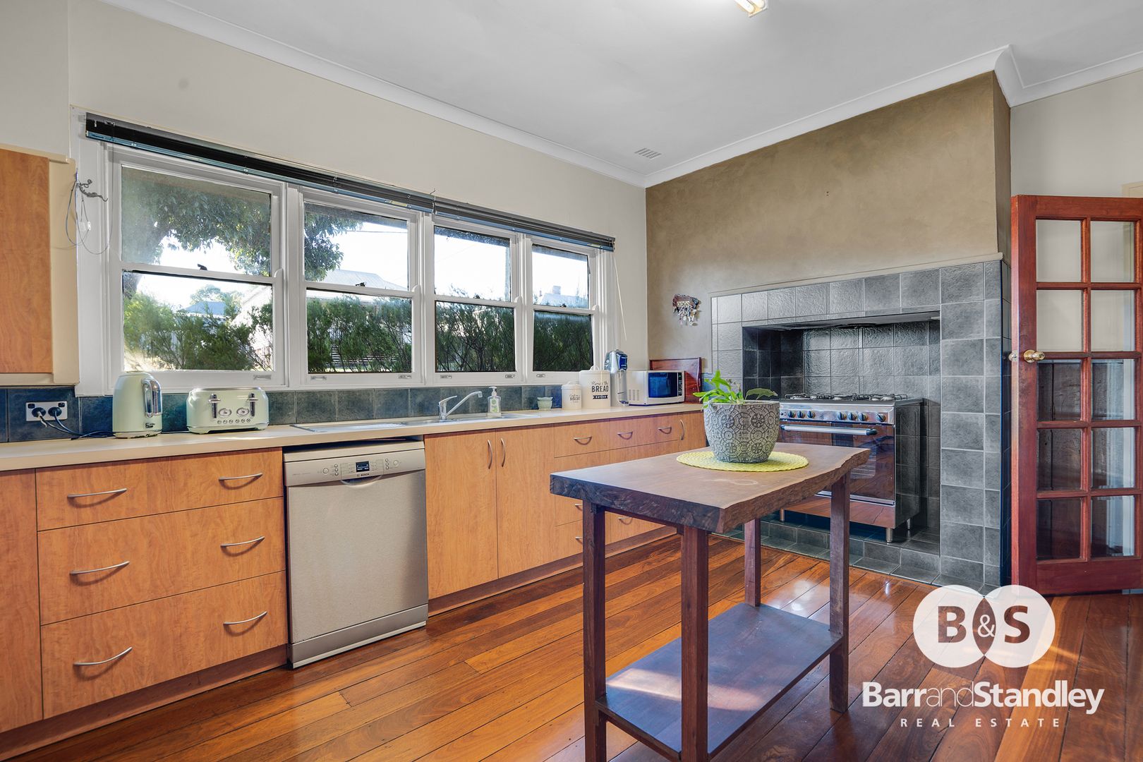 52 Deakin Street, Collie WA 6225, Image 2