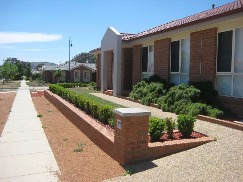 4 bedrooms House in 6 Nellie Hamilton Ave GUNGAHLIN ACT, 2912