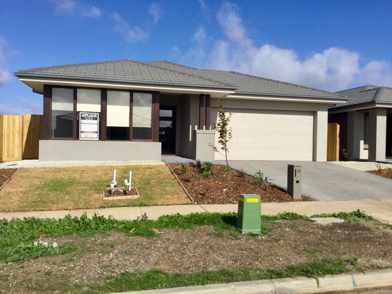 4 bedrooms House in 38 Shearwater Drive ARMSTRONG CREEK VIC, 3217
