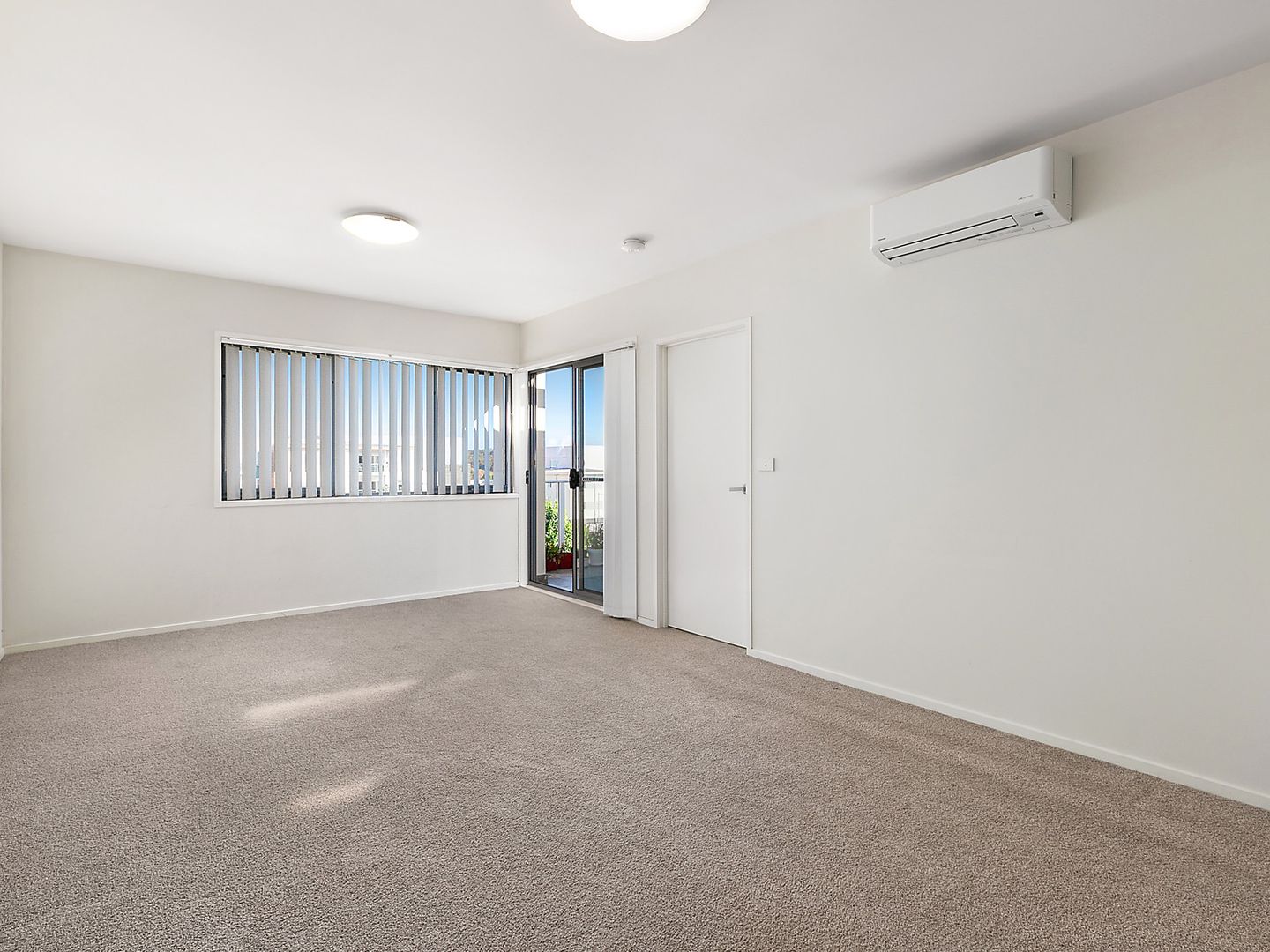 37/4 Thadoona Street, Crace ACT 2911, Image 2