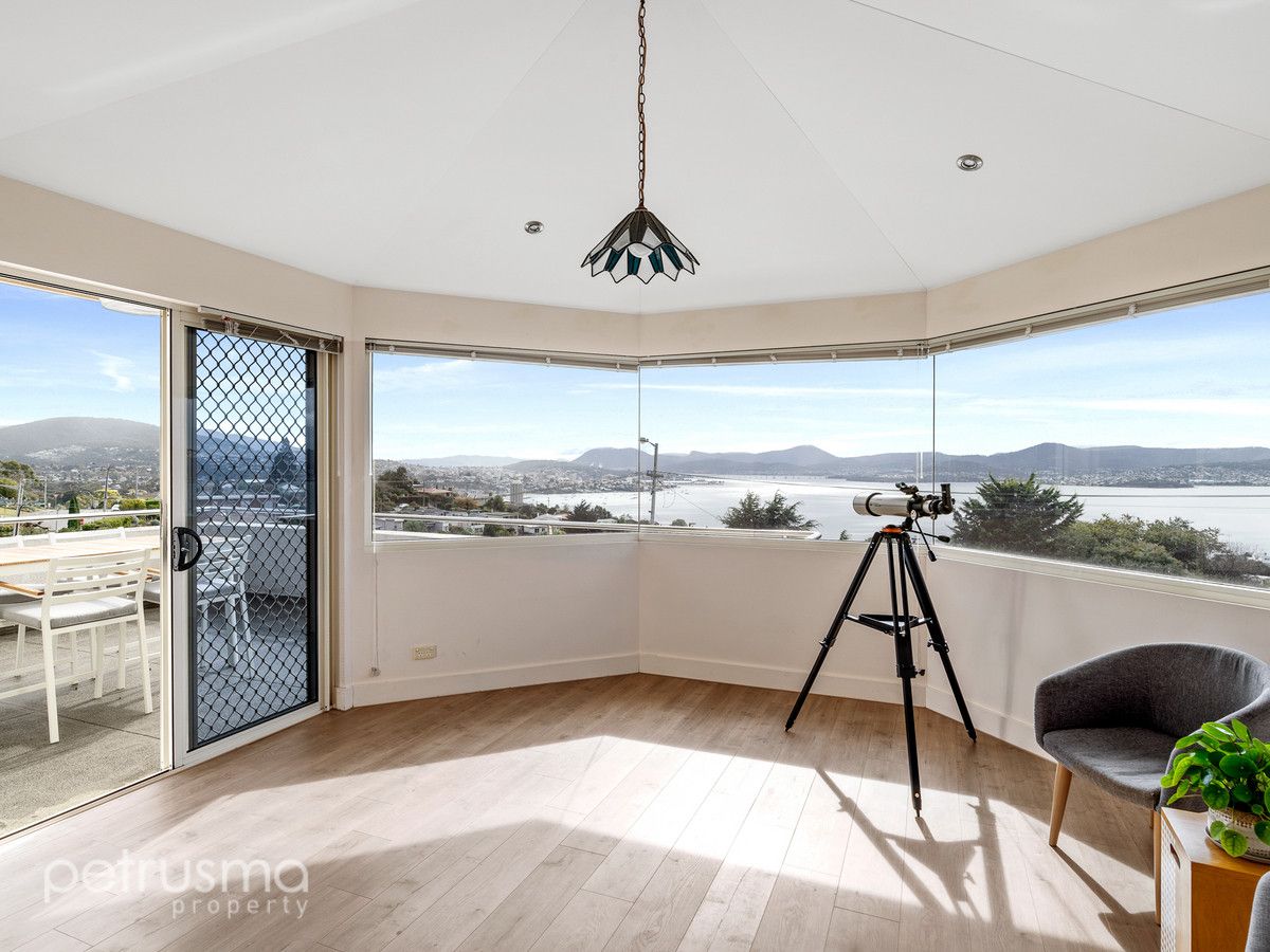 302 Churchill Avenue, Sandy Bay TAS 7005, Image 2