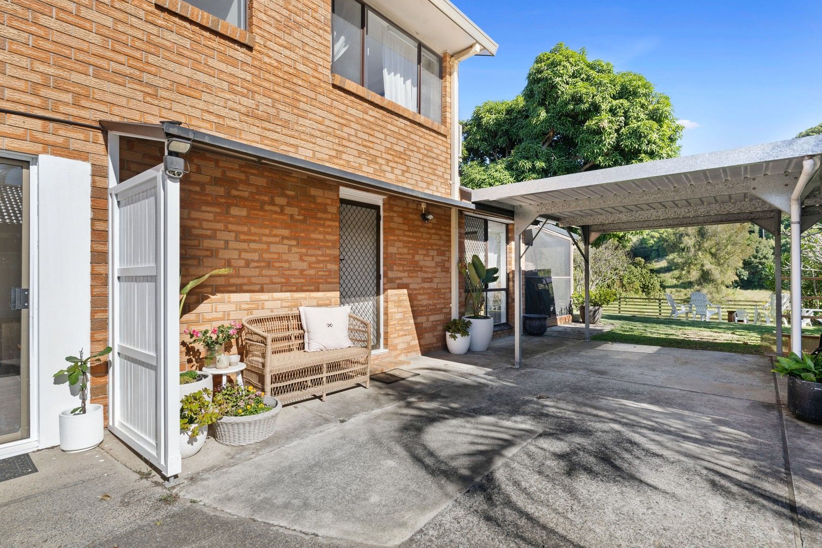 4 bedrooms Apartment / Unit / Flat in 2/107 Old Ferry Road BANORA POINT NSW, 2486