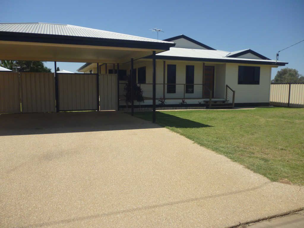 4 bedrooms House in 8 Schotia Street BLACKWATER QLD, 4717