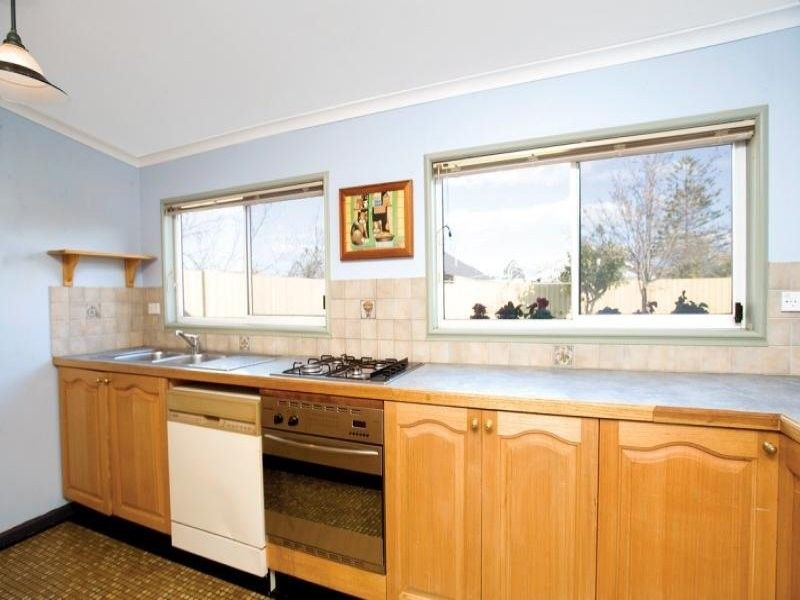 3 bedrooms House in 9 Wicklow St PASCOE VALE VIC, 3044