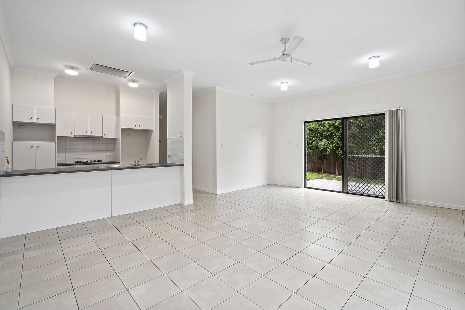 1/27 Orlando Drive, Holmview QLD 4207, Image 2