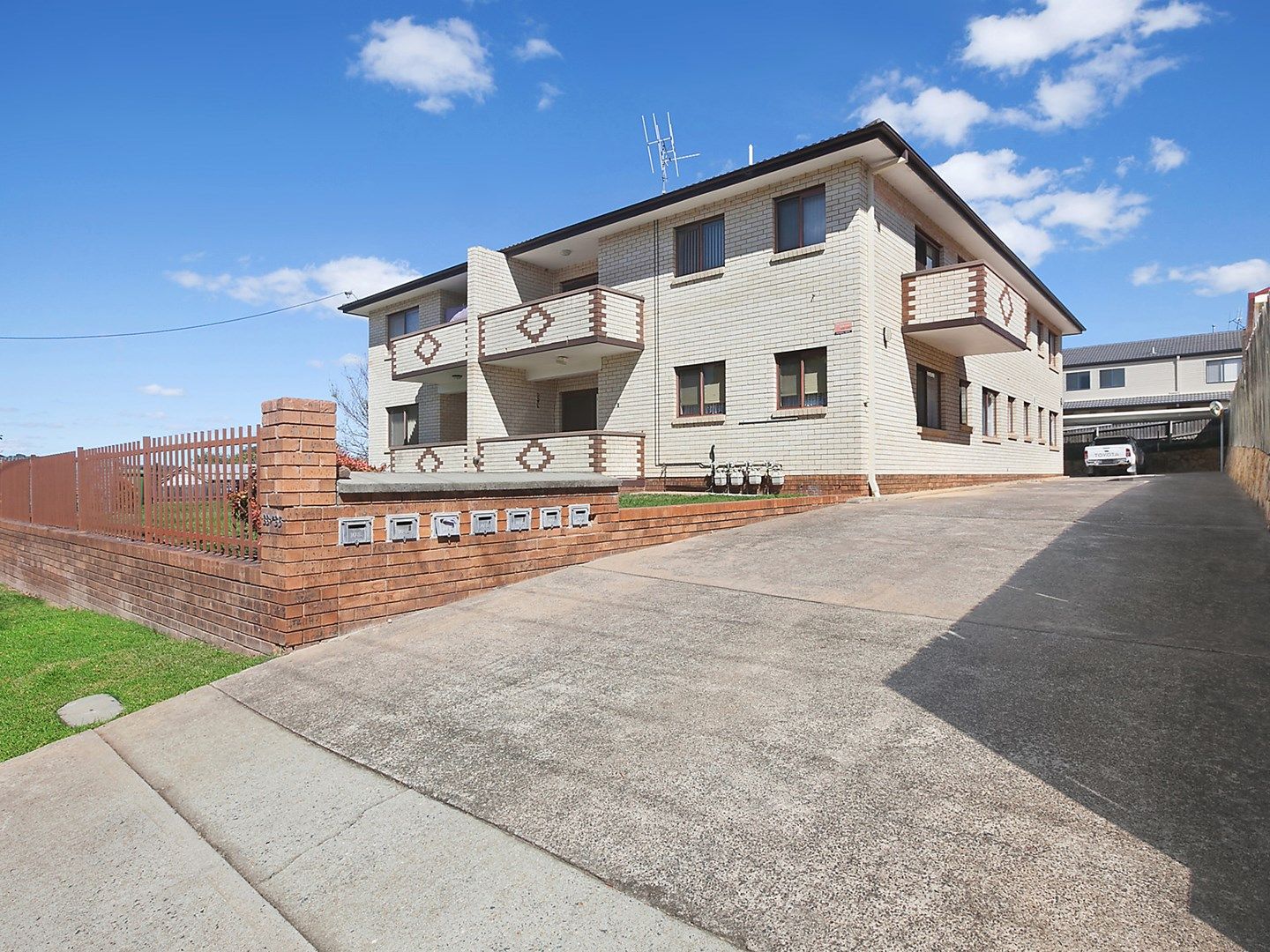 1/33-35 Carinya Street, Queanbeyan NSW 2620, Image 0