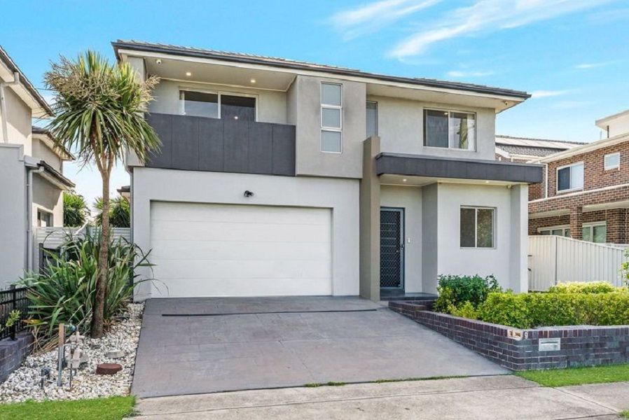 4 bedrooms Apartment / Unit / Flat in 9 Dennistoun Avenue GUILDFORD WEST NSW, 2161