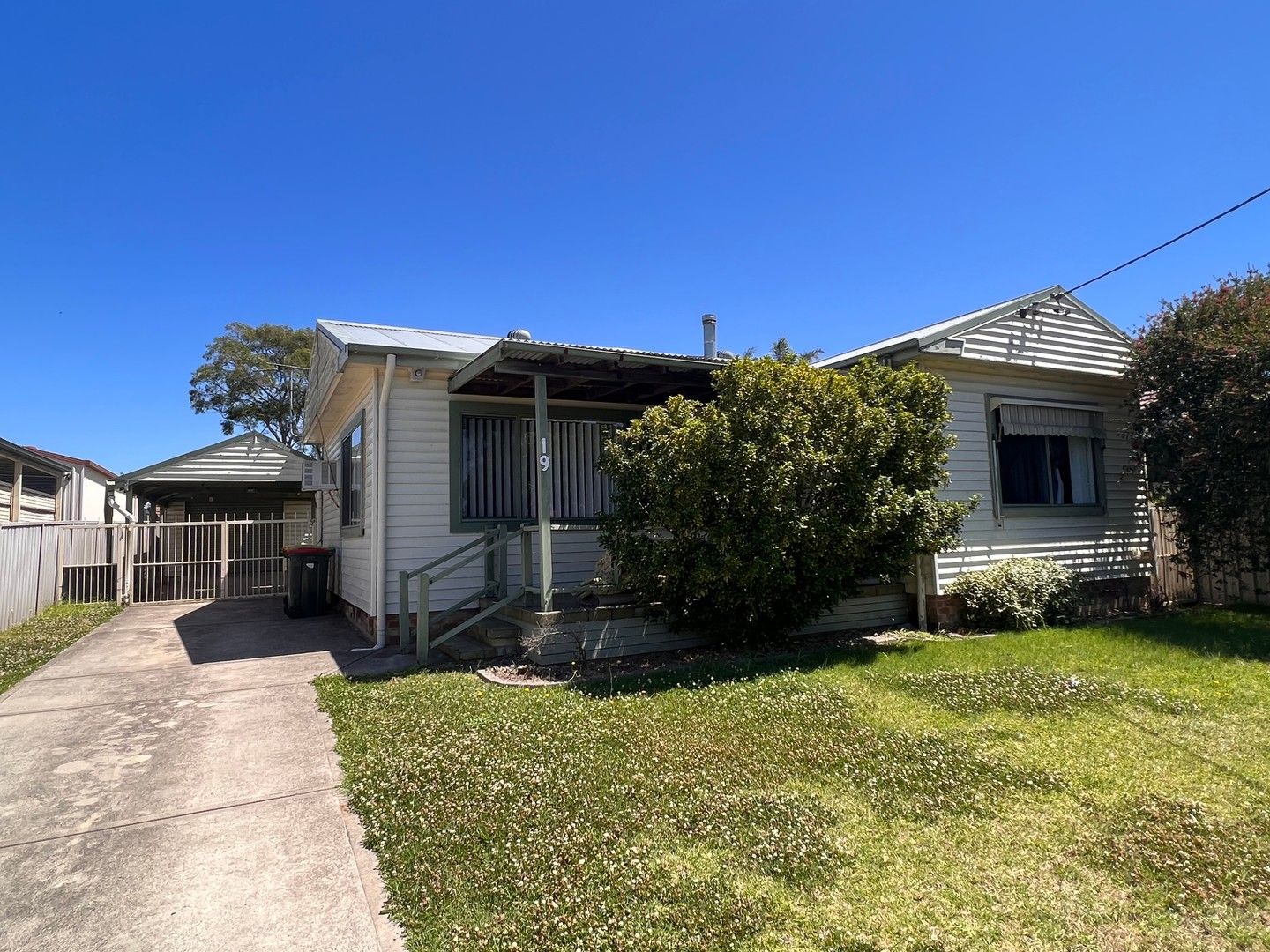 3 bedrooms House in 19 Cambridge Avenue RAYMOND TERRACE NSW, 2324