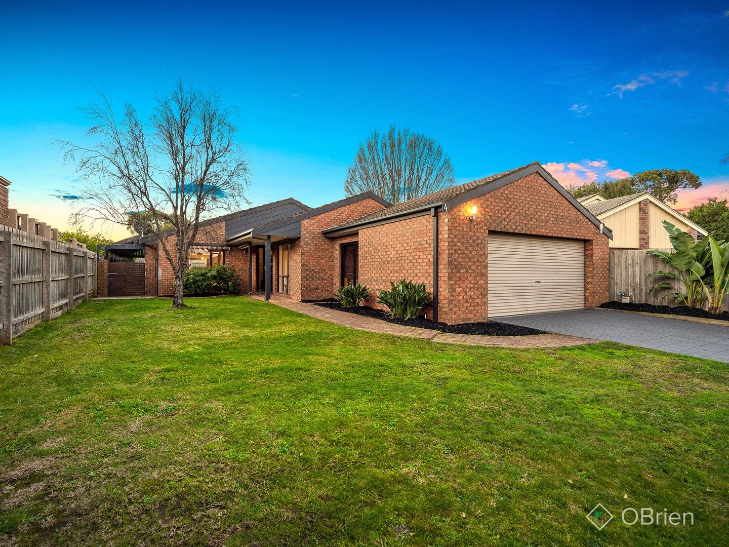 4 Hollydale Close, Berwick VIC 3806, Image 0