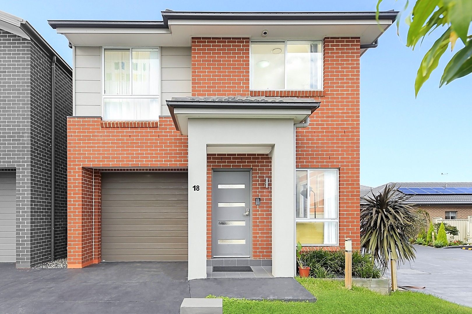 4 bedrooms Townhouse in 18 Raspberry Crescent SCHOFIELDS NSW, 2762