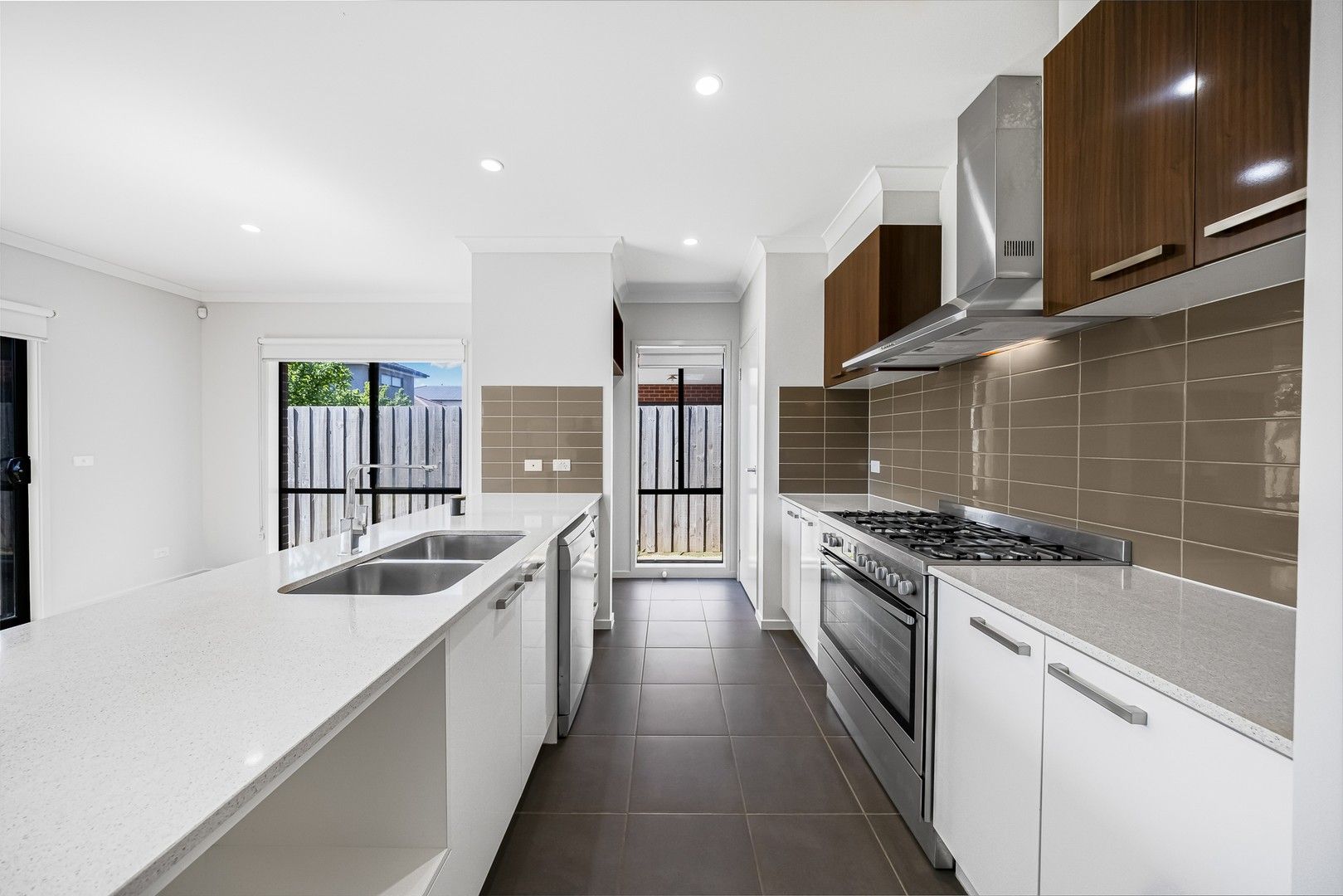4 bedrooms House in 6 Caleana Court CRANBOURNE NORTH VIC, 3977