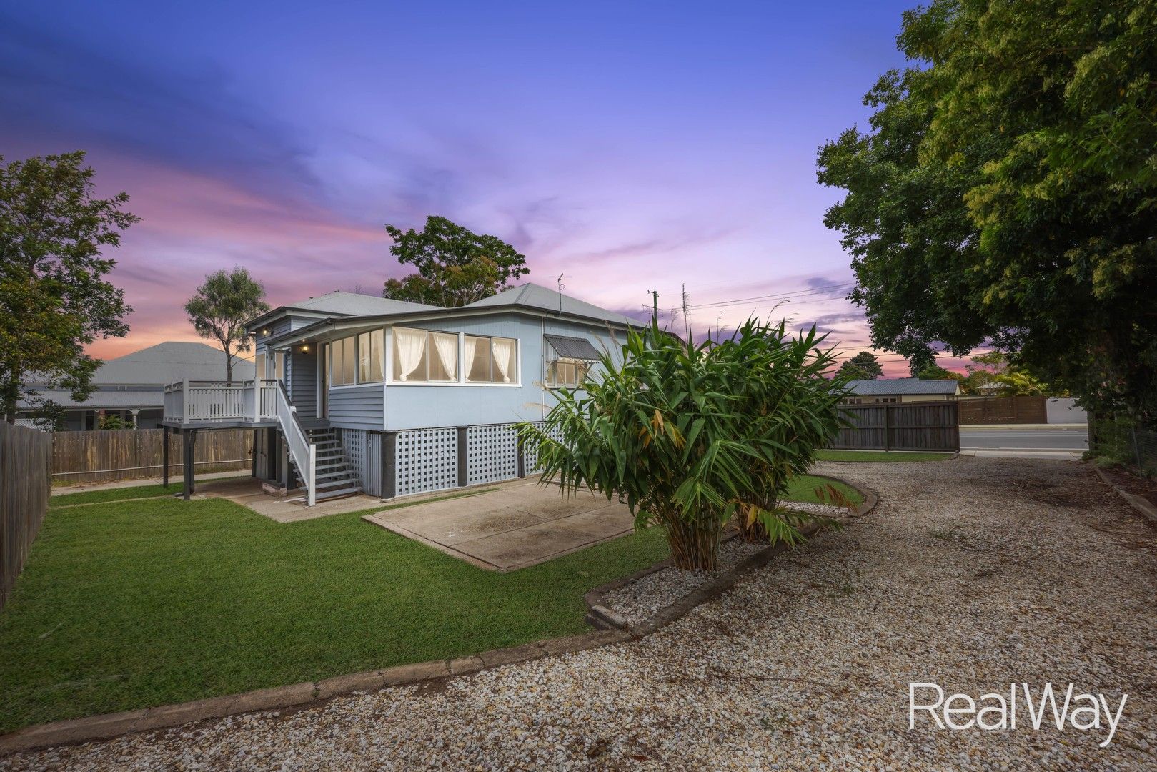 3 bedrooms House in 124 South Station Road SILKSTONE QLD, 4304