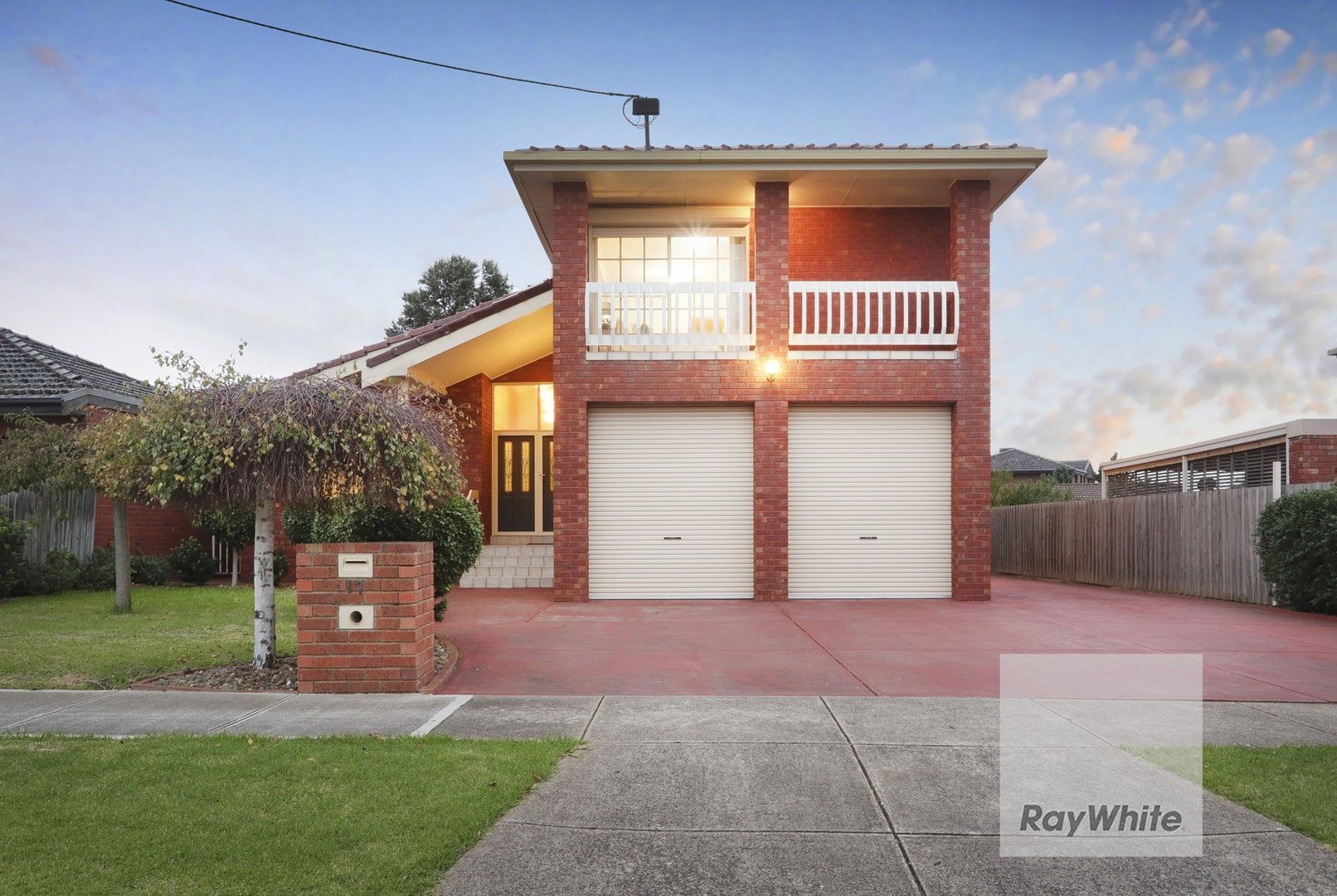 4 bedrooms House in 17 Erskine Court GREENVALE VIC, 3059
