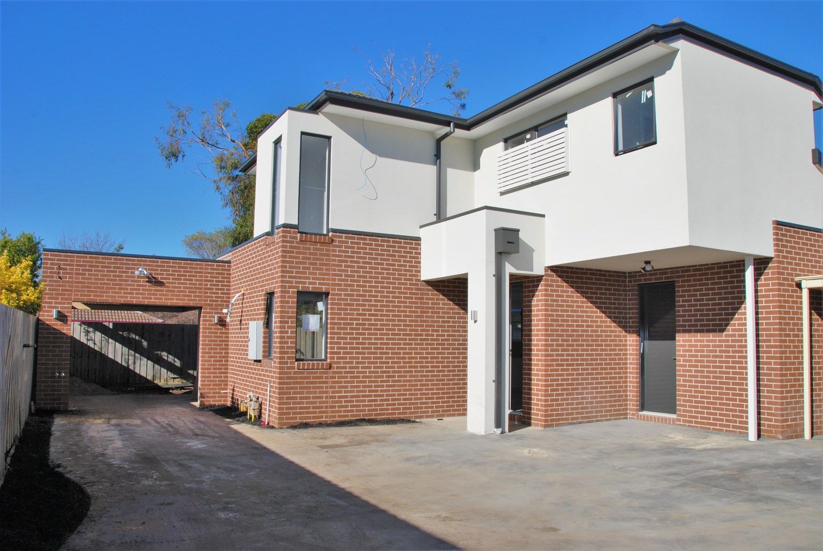 3 bedrooms Townhouse in 2/106 Monahans Road CRANBOURNE VIC, 3977