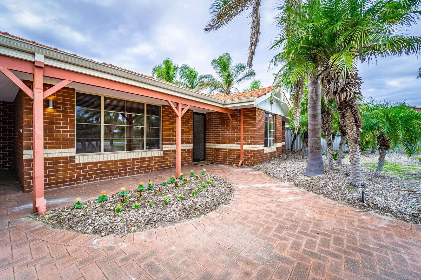 4 bedrooms House in 24 Kentia Close WARNBRO WA, 6169