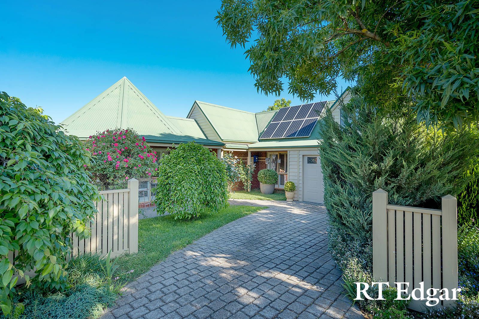 2/1 Keily Road, Gisborne VIC 3437, Image 1