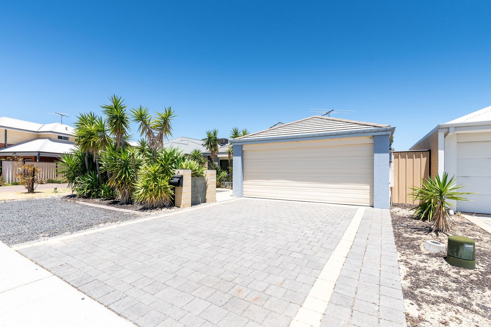 3 bedrooms House in 4 Nalgan Court CARRAMAR WA, 6031