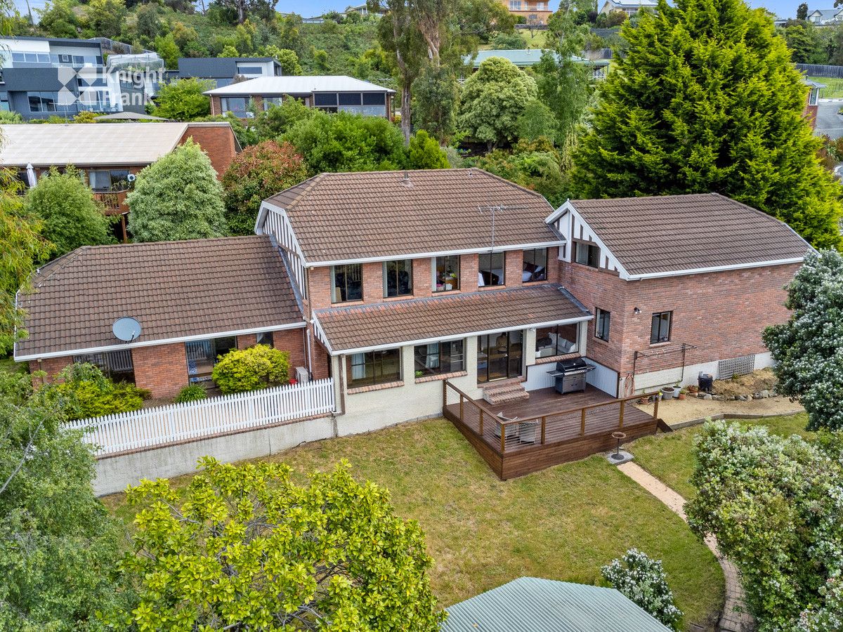 8 Hampton Court, Blackmans Bay TAS 7052, Image 2