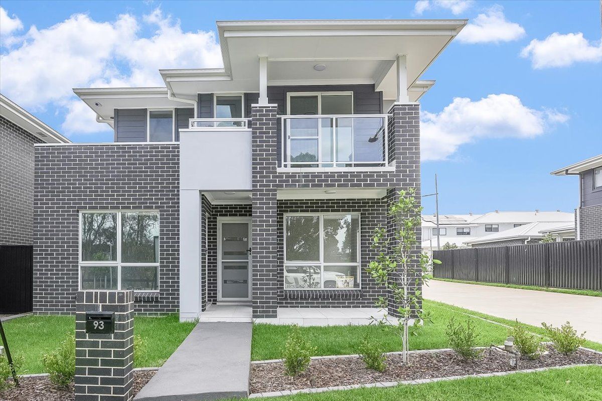 4 bedrooms House in 93 Thompson Road ORAN PARK NSW, 2570
