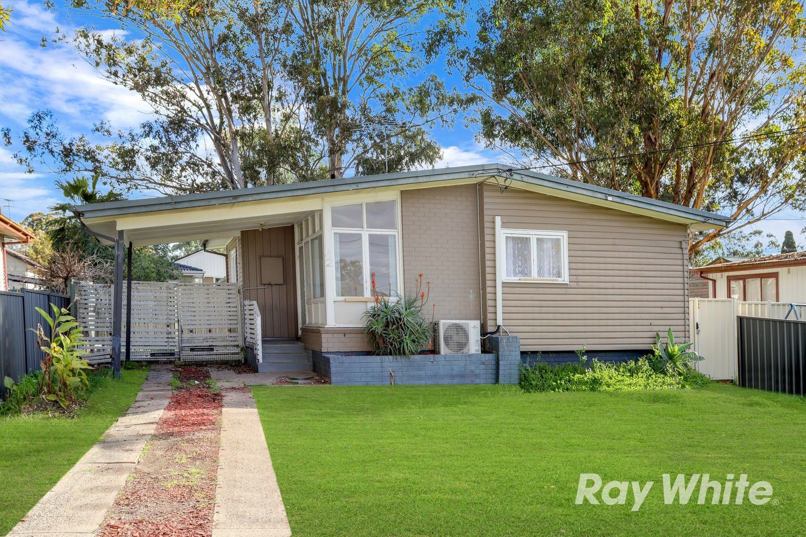 3 bedrooms House in 42 Mindanao Avenue LETHBRIDGE PARK NSW, 2770