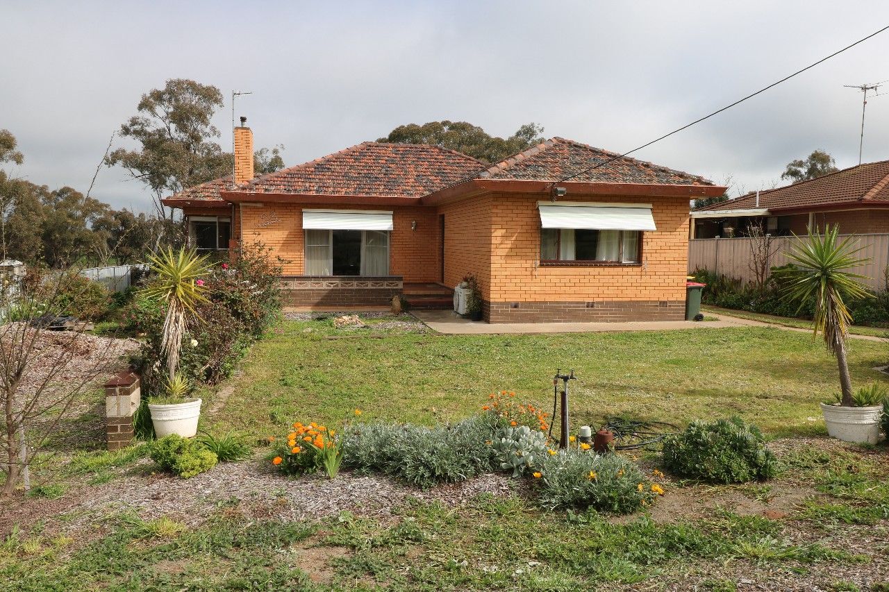 4 bedrooms Rural in 28 Currie Street CHARLTON VIC, 3525