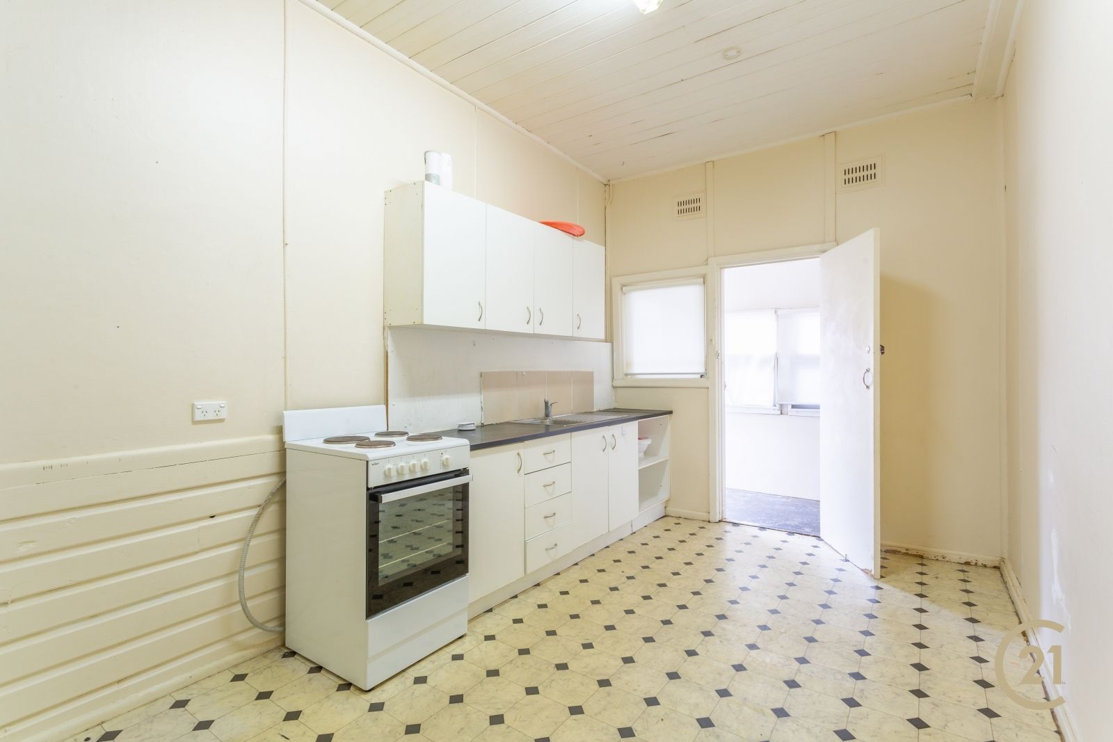 2 bedrooms Apartment / Unit / Flat in 1/37 Owen Stanley Road GLENFIELD NSW, 2167