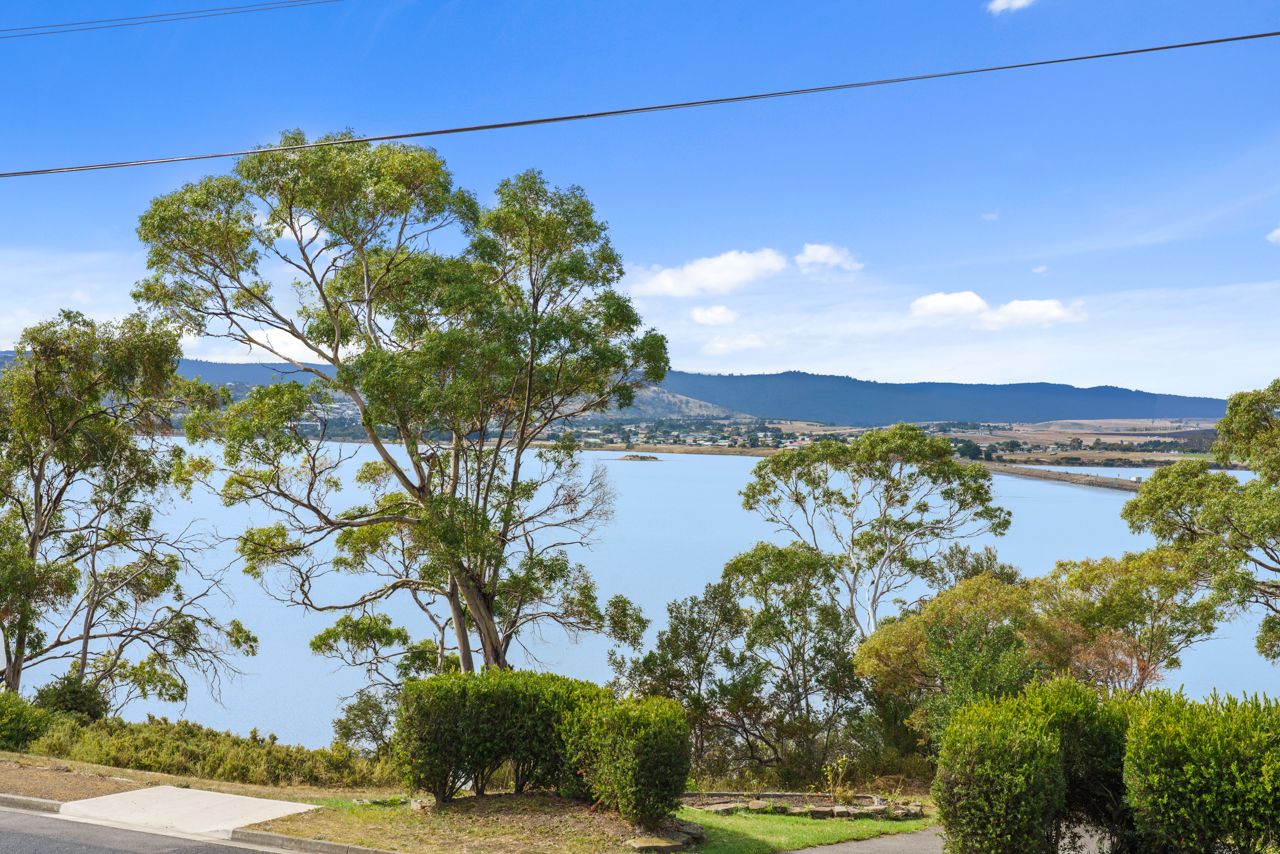 3 bedrooms House in 6 Lake Vue Parade MIDWAY POINT TAS, 7171