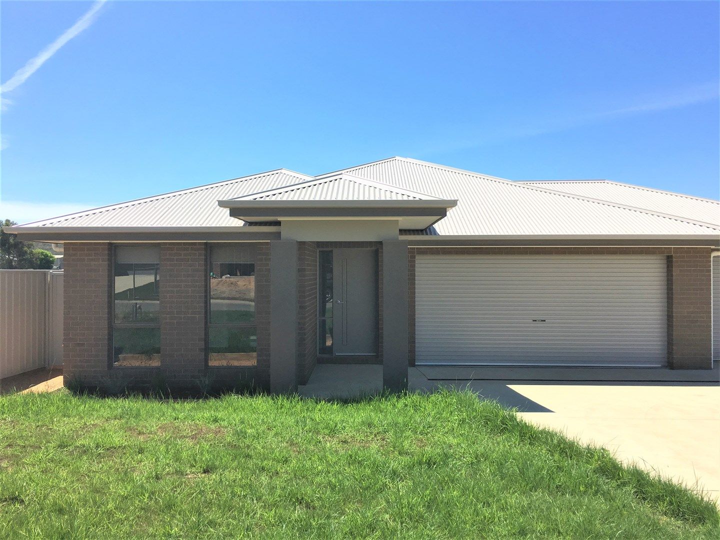3 bedrooms Townhouse in 1/30 Hanrahan Street HAMILTON VALLEY NSW, 2641